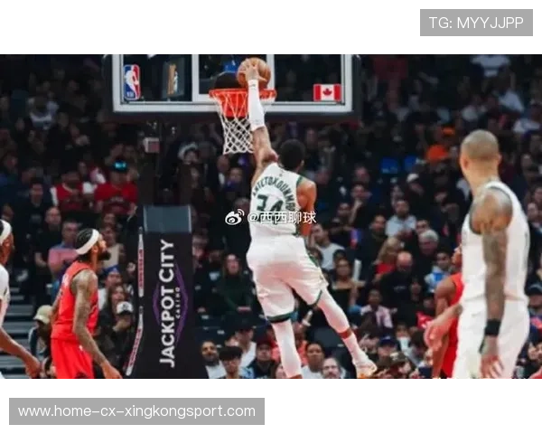 字母哥篮下精准抡扣,雄鹿收获重要胜利 字母哥篮下精准抡扣,雄鹿收获重要胜利