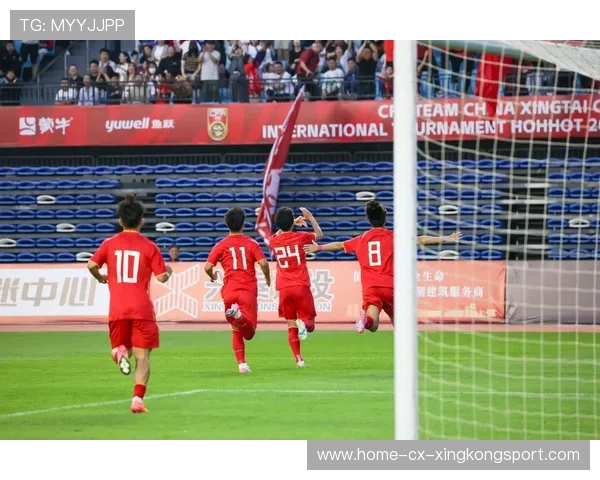 拜仁边路传中频频威胁门框——足球战术的艺术与胜利之道