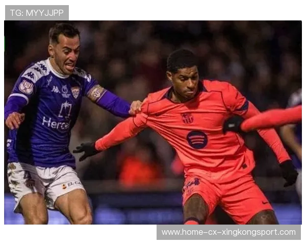 曼联连续短传推进，拉什福德强行突破低射破门